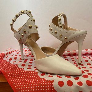 Vince Camuto White and Gold stiletto heels